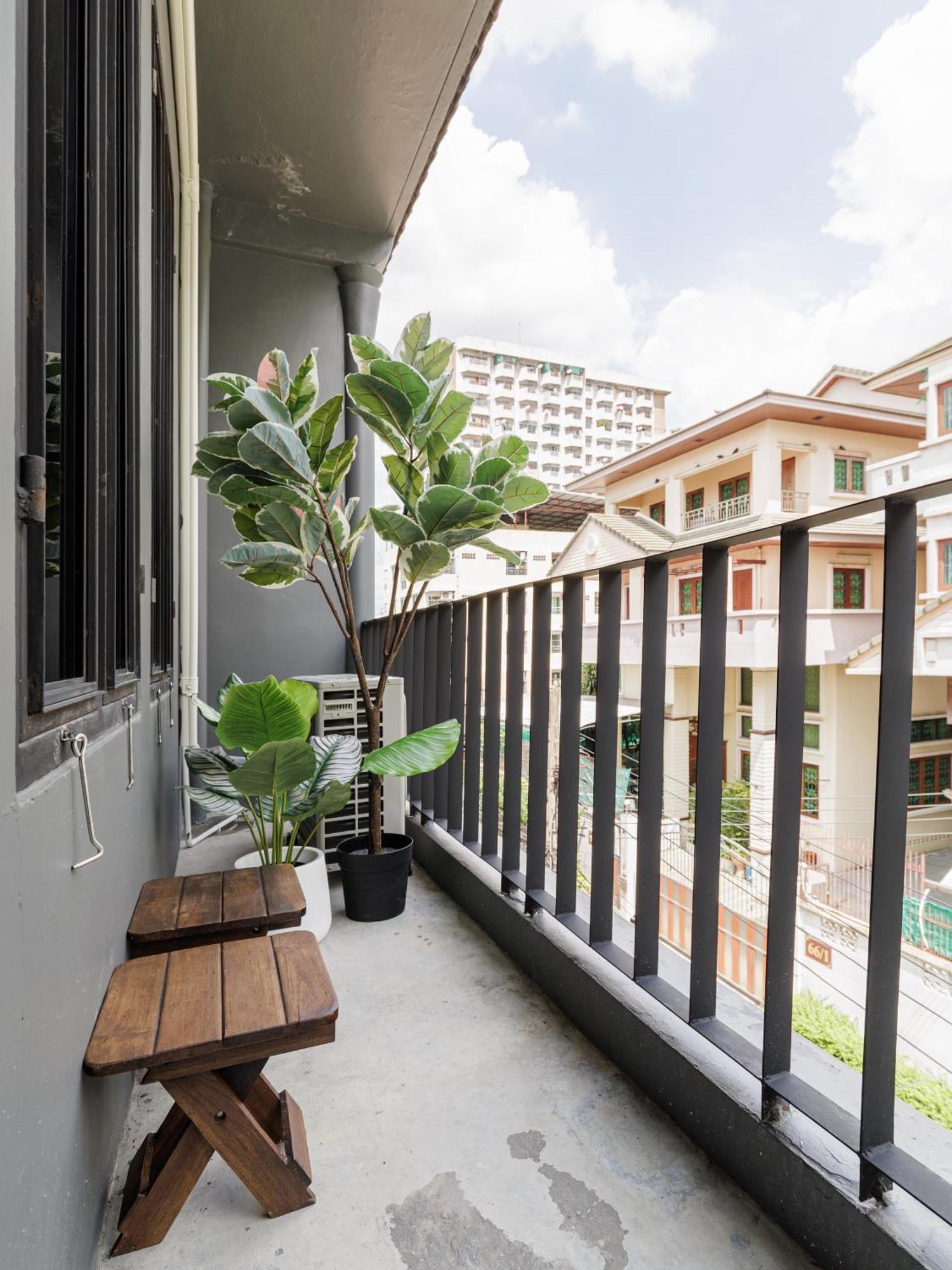 Wabisabi Bangkok 3 Min To Train Station Hotel Екстериор снимка